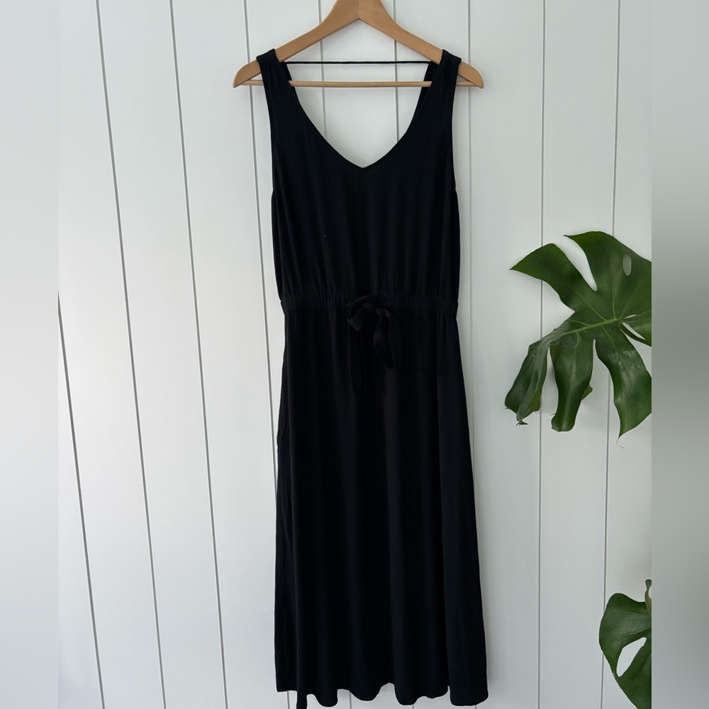 Treasure & Bond Black Sleeveless V-Neck Maxi Dress